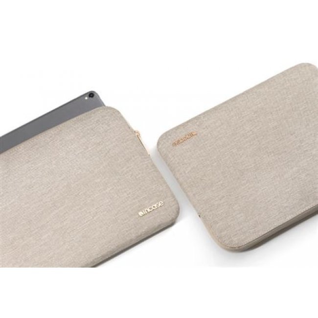 Funda Incase Slim Khaki para MacBook Air 11''
