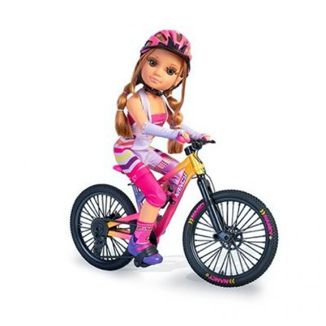 Muñeca Famosa Nancy, un día de Mountain Bike